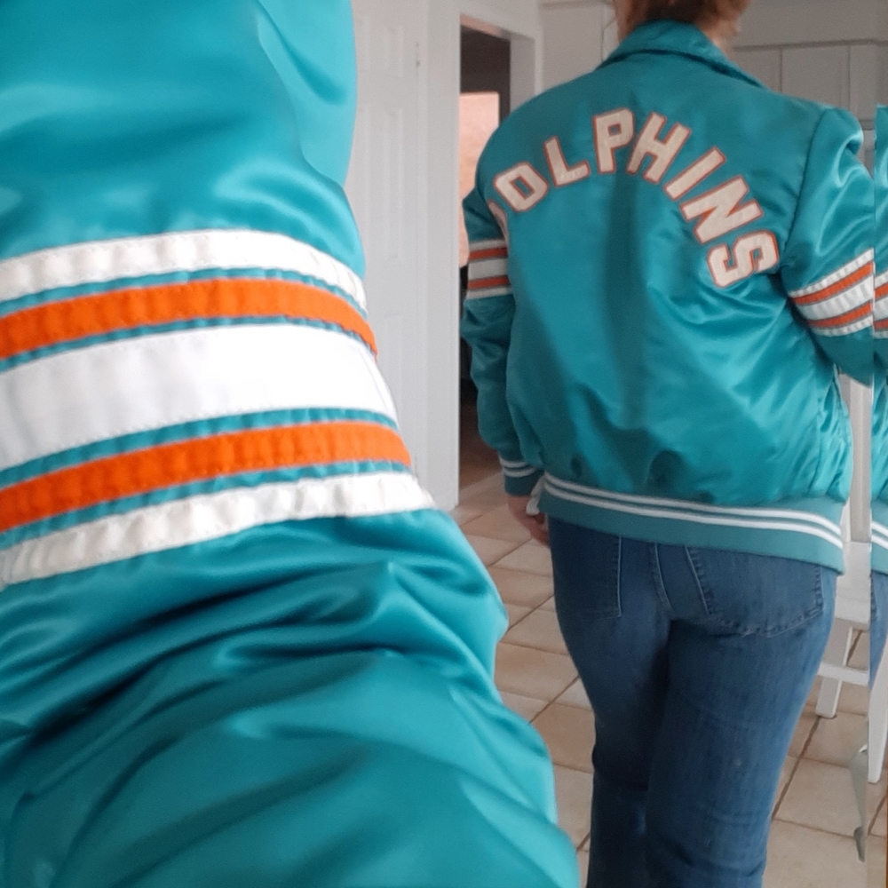 MIAMI DOLPHINS 🐬VINTAGE NFL 80's Satiny lined jacket. UNISEX!